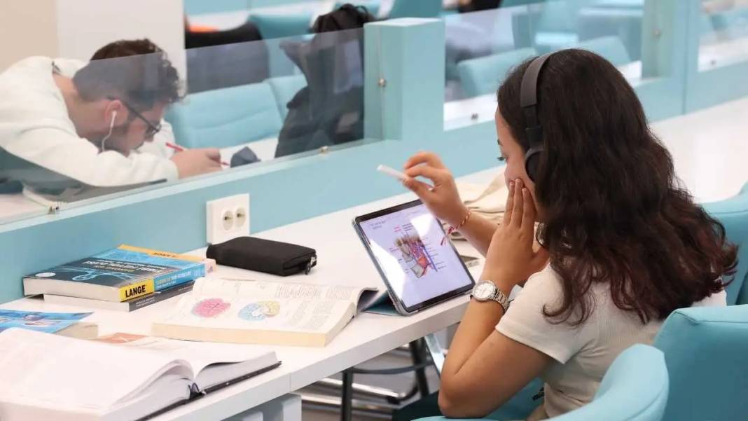 ALKÜ Türkiye’nin En İyileri Arasında! 2026 Sıralamasında İlk 50’ye Girdi 4